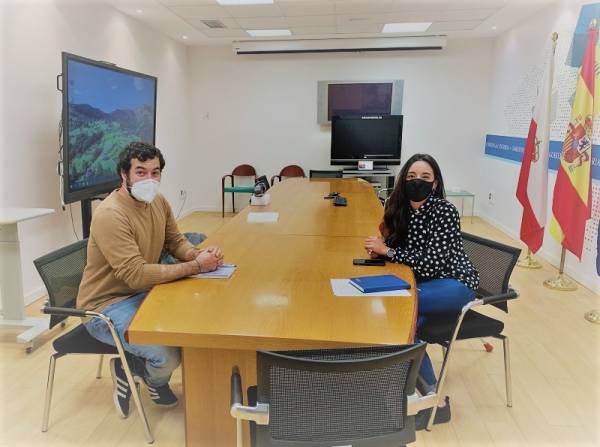 Irene Lanuza con Ismael Chávez en la reunión de esta mañana