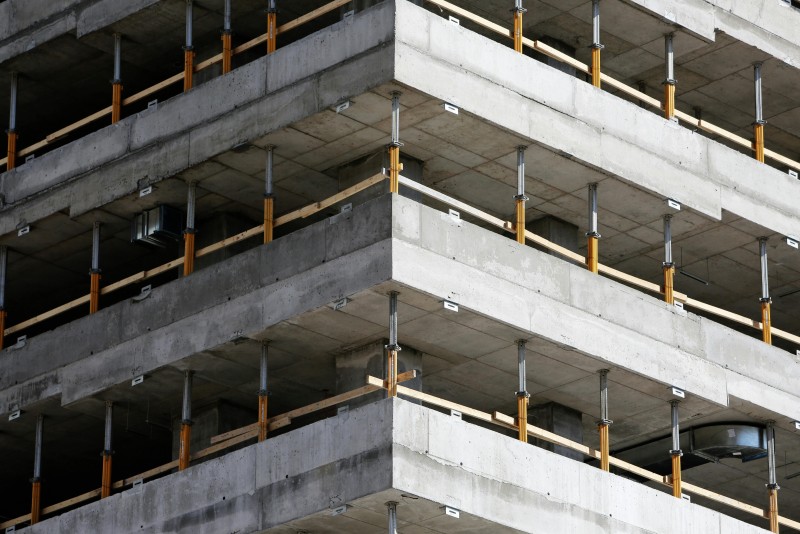 esqueleto de un bloque de pisos de hormigón en construcción