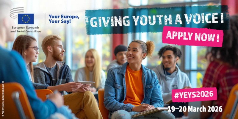 jóvenes hablando European Youth Week 2026 apply now