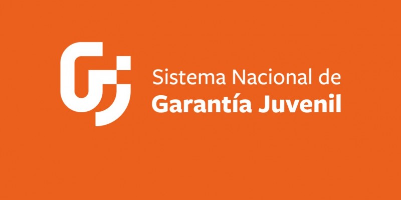 Cartel naranja con texto "Sistema Nacional de Garantía Juvenil"