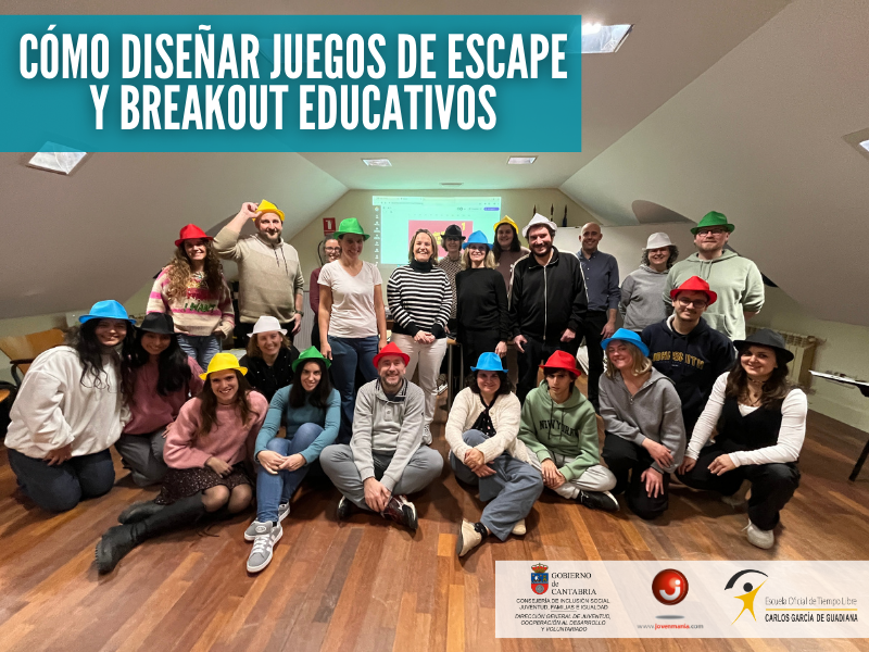 La directora general junto al alumnado del curso.