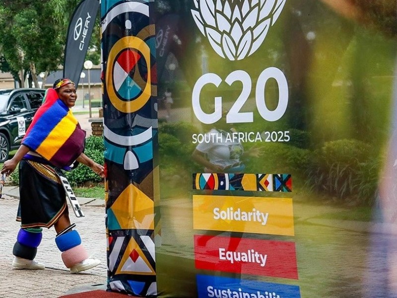 Cartel de la Reunión de Ministros de Trabajo y Empleo del G20 celebrada en George, Sudáfrica, a finales de julio de 2025