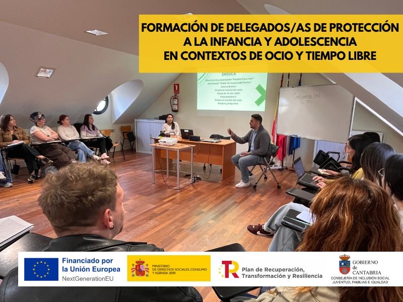 Grupo de alumnado y formadores en la sesión final del curso Delegados de protección a la Infancia y Adolescencia en contextos de ocio y tiempo libre.