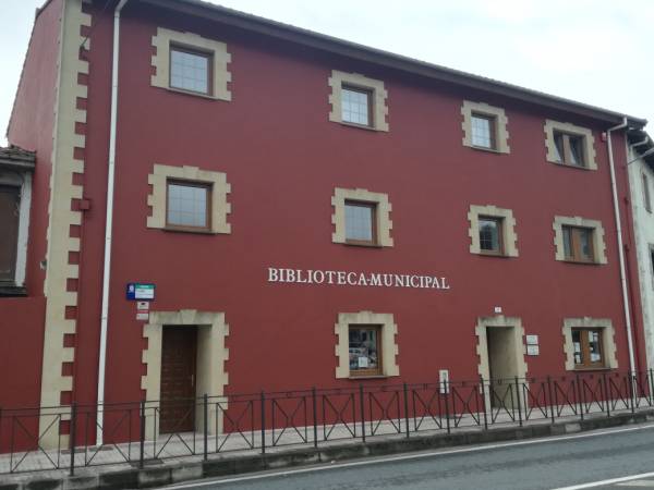 Edificio de la oficina de juventud y biblioteca municipal